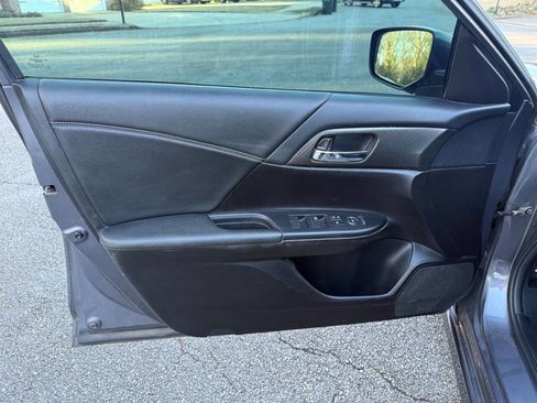 Used 2016 Honda Accord Sport image 19