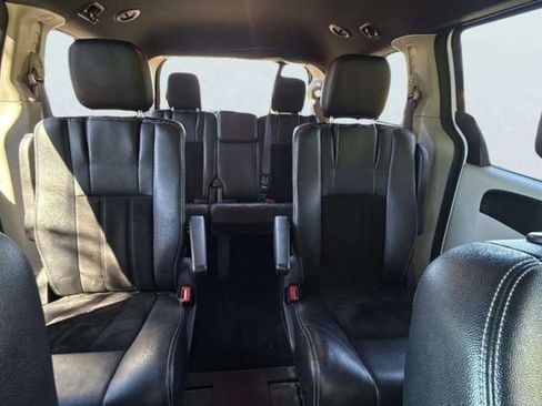 Used 2017 Dodge Grand Caravan SXT image 13