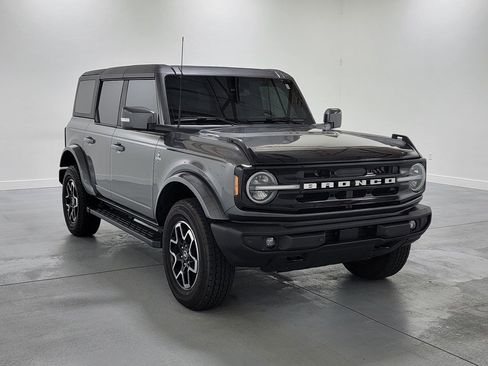 Used 2024 Ford Bronco Outer Banks AWD/4WD image 2