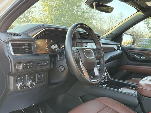 Used 2024 GMC Yukon XL Denali Ultimate image 10