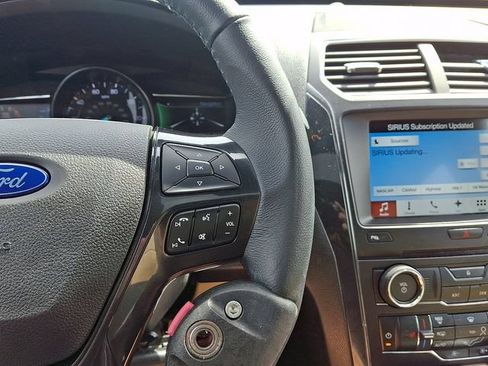 Used 2017 Ford Explorer XLT w/ Equipment Group 202A AWD/4WD image 22