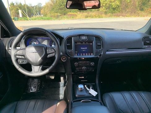 Used 2018 Chrysler 300 S image 22