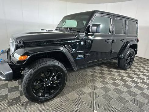 Used 2024 Jeep Wrangler Unlimited Sahara AWD/4WD image 7