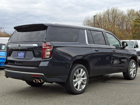 Used 2022 Chevrolet Suburban High Country image 11