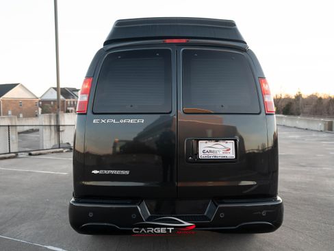 Used 2017 Chevrolet Express 2500 image 6