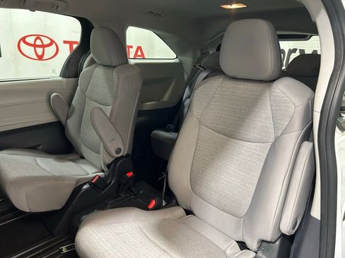 Used 2024 Toyota Sienna LE image 22