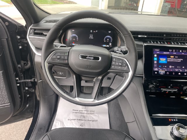Used 2025 Jeep Grand Cherokee Altitude AWD/4WD image 14
