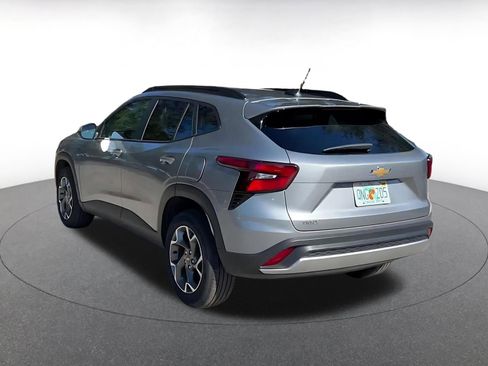 Used 2025 Chevrolet Trax LT image 11