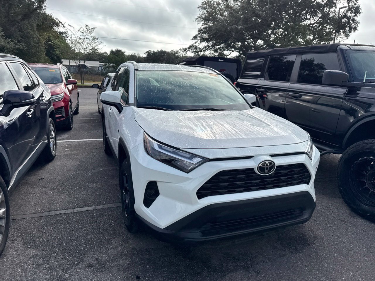 Used 2024 Toyota RAV4 XLE w/ Convenience Package FWD image 3
