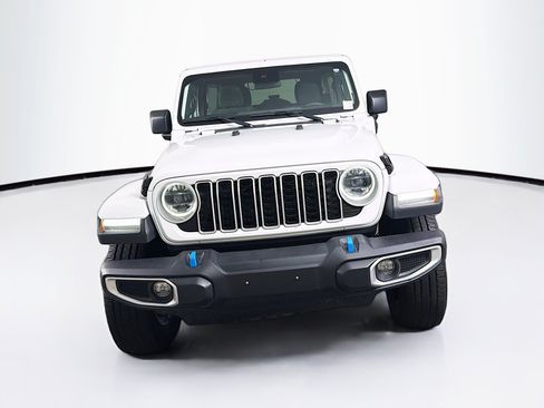 Used 2024 Jeep Wrangler Unlimited Sahara AWD/4WD image 2