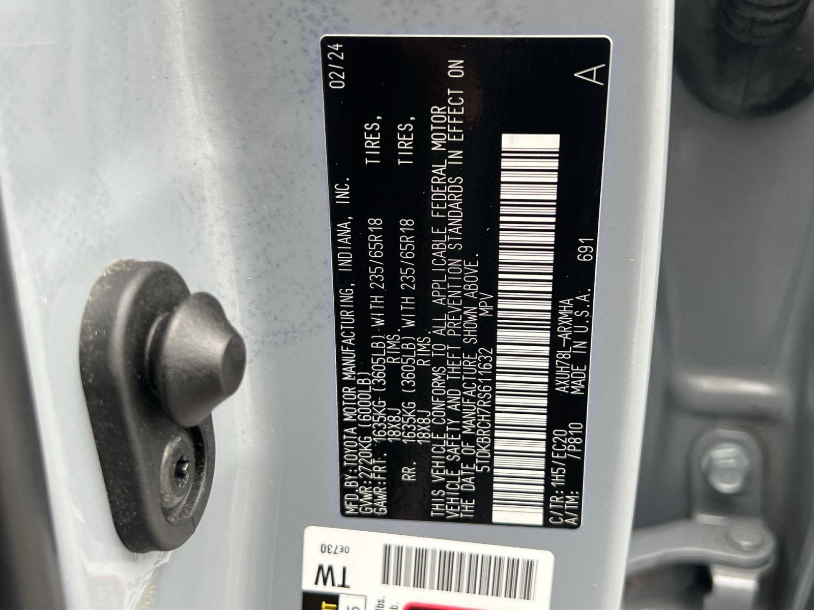 Used 2024 Toyota Highlander XLE AWD/4WD image 40