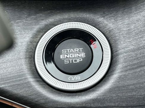 Used 2022 Jeep Grand Cherokee Overland AWD/4WD image 26