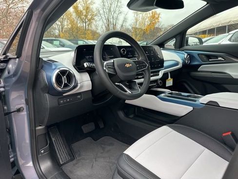 New 2026 Chevrolet Equinox EV LT image 12