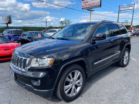 Used 2013 Jeep Grand Cherokee Laredo AWD/4WD image 1