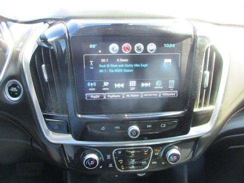 Used 2018 Chevrolet Traverse LT FWD image 14
