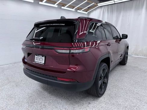 Used 2023 Jeep Grand Cherokee Altitude AWD/4WD image 2