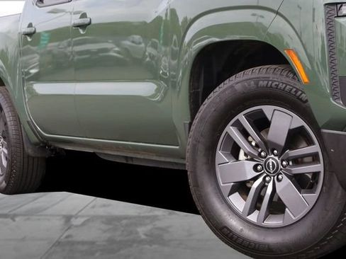 Certified 2025 Nissan Frontier SV w/ SV Convenience Package RWD image 3