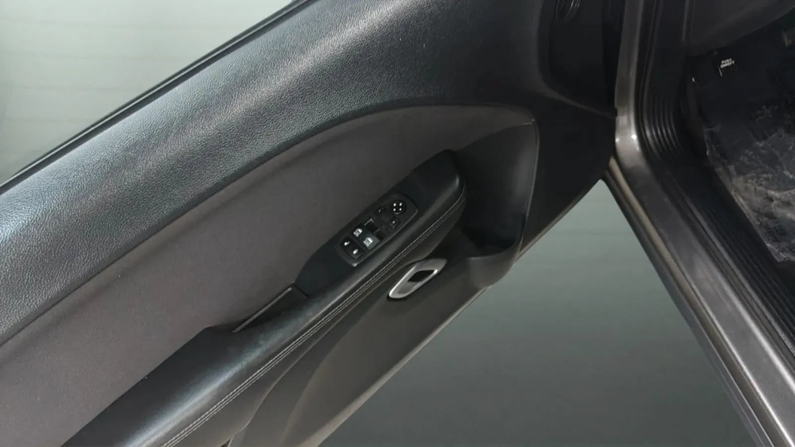 Used 2016 Dodge Challenger SXT RWD image 16