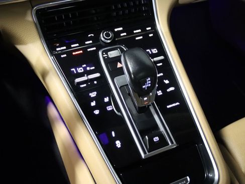 Used 2018 Porsche Panamera 4 image 54