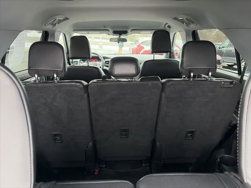 Used 2021 Ford Explorer XLT w/ Equipment Group 202A image 9