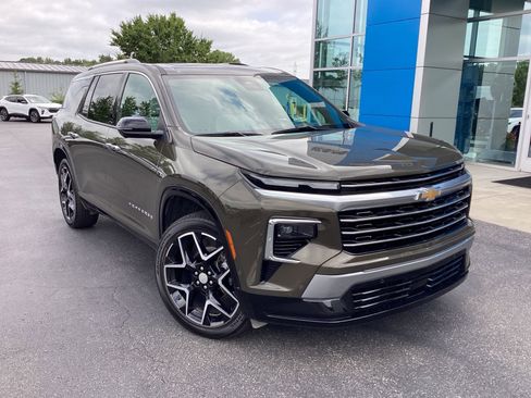 Used 2024 Chevrolet Traverse RS image 7