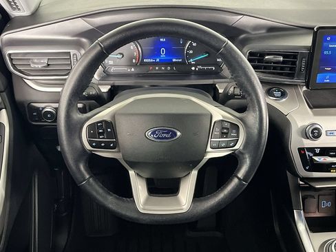 Used 2021 Ford Explorer XLT w/ Equipment Group 202A AWD/4WD image 14