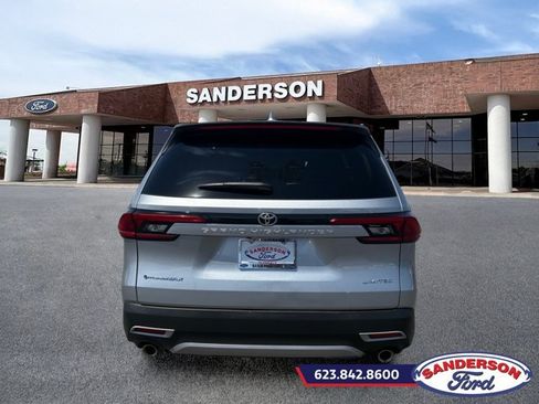 Used 2024 Toyota Grand Highlander AWD Hybrid image 4