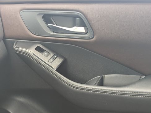 Used 2023 Nissan Rogue SV FWD image 23