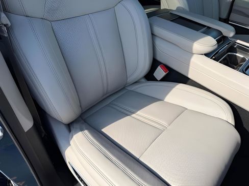 New 2026 Jeep Grand Wagoneer Summit AWD/4WD image 17