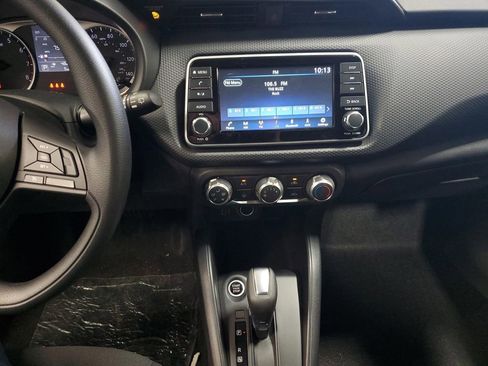 New 2025 Nissan Kicks Play S image 7