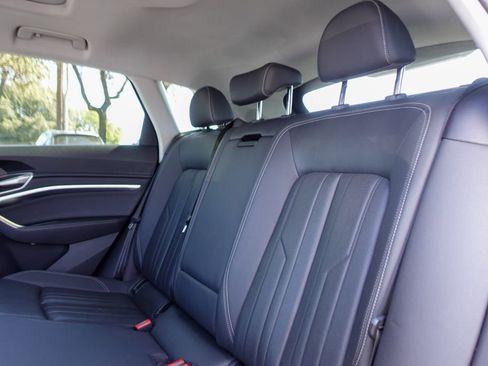 Used 2022 Audi e-tron Premium Plus w/ Premium Plus Package image 22