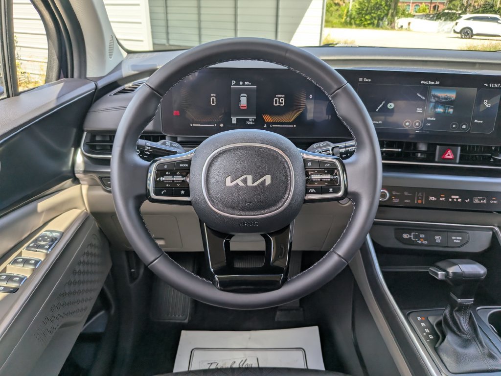 Certified 2026 Kia Carnival FWD image 14