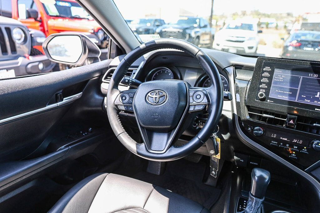 Used 2023 Toyota Camry SE FWD image 4