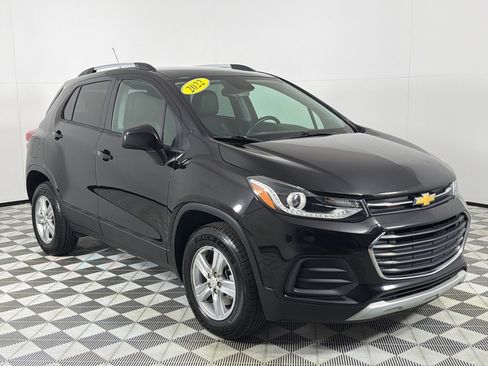 Used 2022 Chevrolet Trax LT w/ Driver Confidence Package image 3