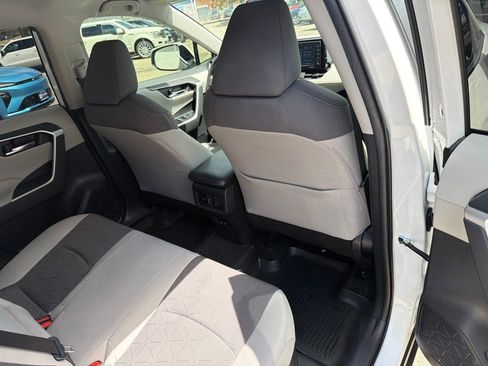 Used 2021 Toyota RAV4 XLE AWD/4WD image 10