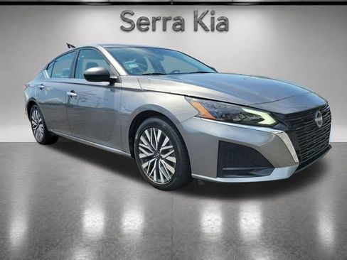 Used 2024 Nissan Altima 2.5 SV FWD image 7
