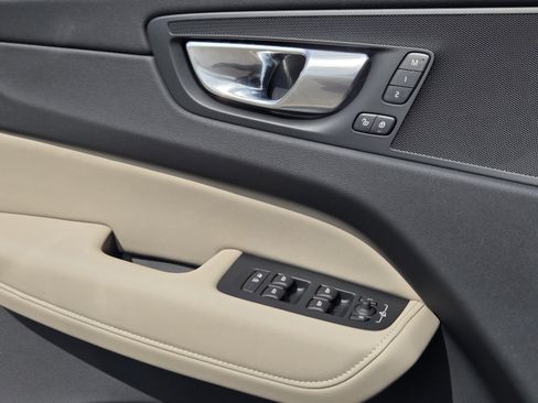 Used 2026 Volvo XC60 B5 Plus w/ Protection Package Premier AWD/4WD image 19