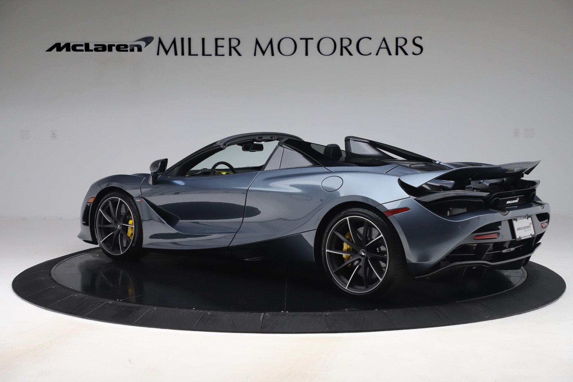 Used 2020 McLaren 720S Spider RWD image 4
