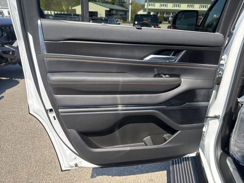 New 2026 Jeep Grand Wagoneer Summit AWD/4WD image 29