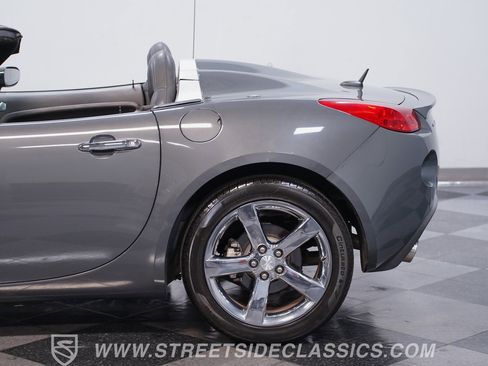 Used 2008 Pontiac Solstice GXP w/ Premium Package RWD image 21