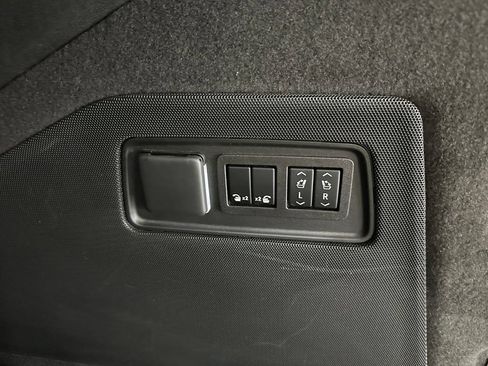 Used 2023 Cadillac Escalade Sport Platinum w/ LPO, ONYX Package AWD/4WD image 32