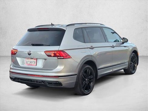 Certified 2022 Volkswagen Tiguan SE R-Line image 5