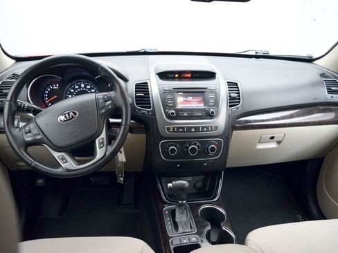Used 2015 Kia Sorento LX image 17