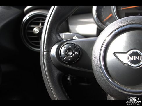 Used 2015 MINI Cooper 4-Door Hardtop w/ Premium Package FWD image 17