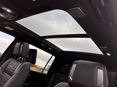 Used 2022 Cadillac Escalade ESV Premium Luxury Platinum image 22