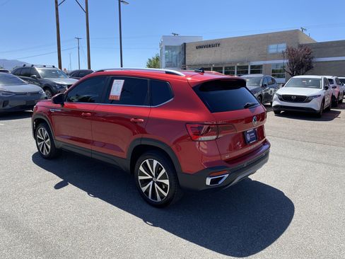 Certified 2023 Volkswagen Taos SE w/ Panoramic Sunroof Package FWD image 50