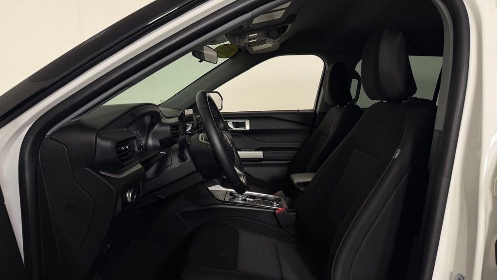 Used 2023 Ford Explorer XLT AWD/4WD image 14