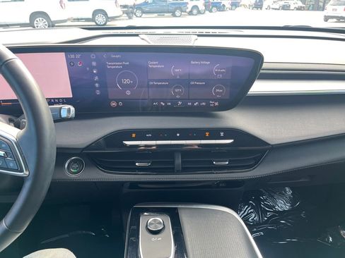 Used 2025 Buick Enclave Preferred image 23