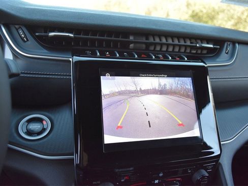 Used 2024 Jeep Grand Cherokee Altitude image 24