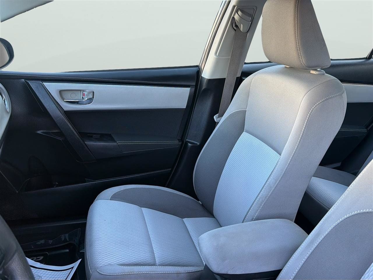 Used 2019 Toyota Corolla LE FWD image 13